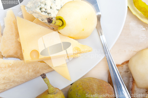 Image of fresh pears and cheese