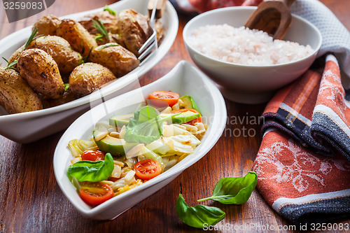 Image of Cabbage salad with avocado and oven potatoes 