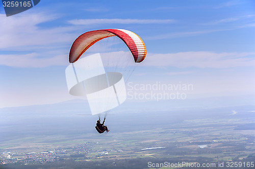 Image of Paraglider fly