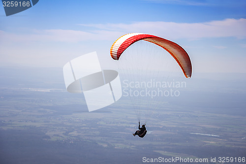 Image of Paraglider fly