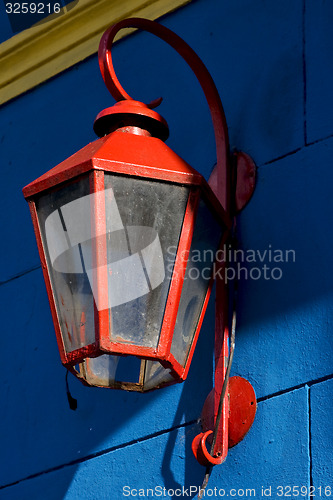 Image of  red street lamp  and a blue yellow 