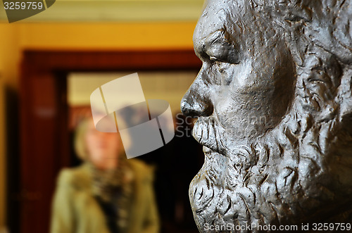 Image of Karl Marx bust