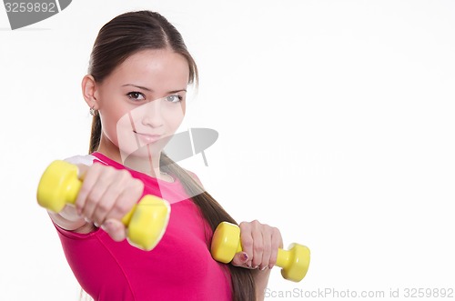 Image of She held out her hand with a dumbbell