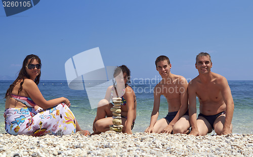 Image of Family at beach built the piramyd