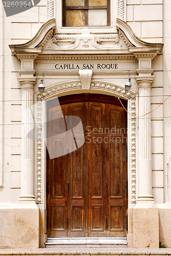 Image of brown wood old door of a church capilla san roque 