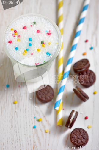 Image of glass of milk and cookies