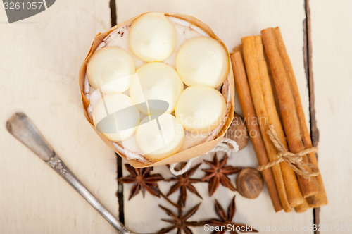 Image of vanilla and spice cream cake dessert