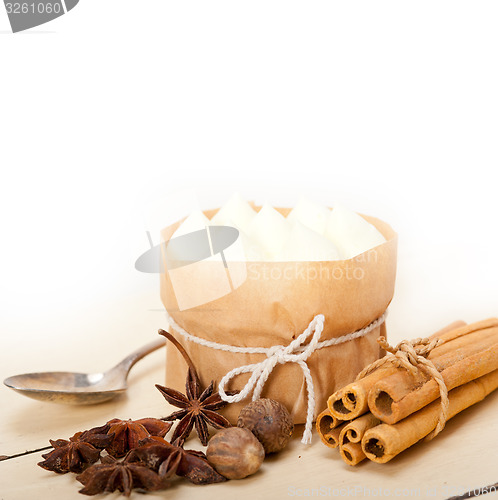 Image of vanilla and spice cream cake dessert