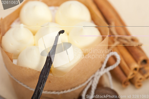 Image of vanilla and spice cream cake dessert