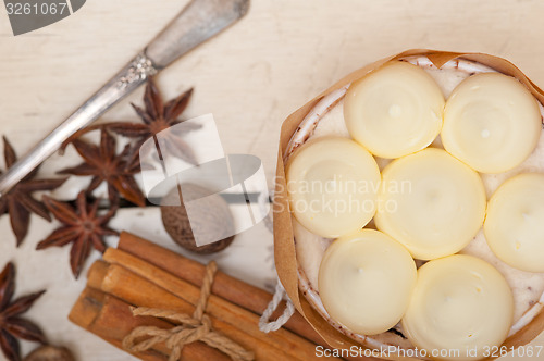 Image of vanilla and spice cream cake dessert