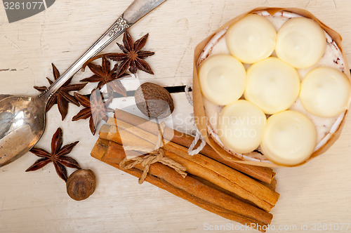 Image of vanilla and spice cream cake dessert