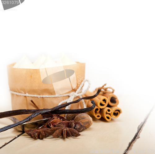 Image of vanilla and spice cream cake dessert