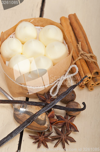 Image of vanilla and spice cream cake dessert