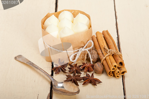 Image of vanilla and spice cream cake dessert