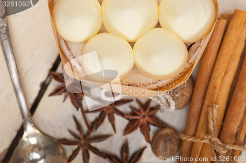 Image of vanilla and spice cream cake dessert