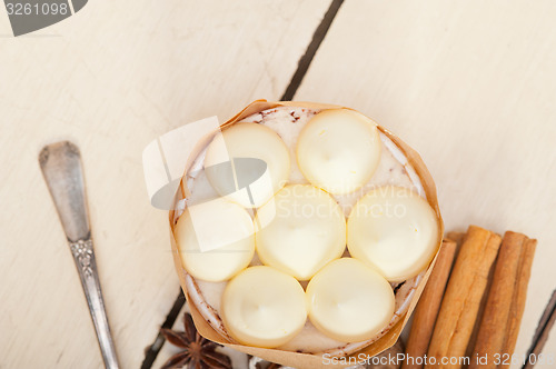 Image of vanilla and spice cream cake dessert