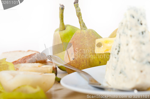 Image of fresh pears and cheese