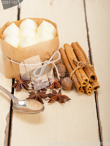 Image of vanilla and spice cream cake dessert