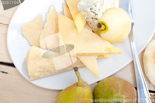 Image of fresh pears and cheese