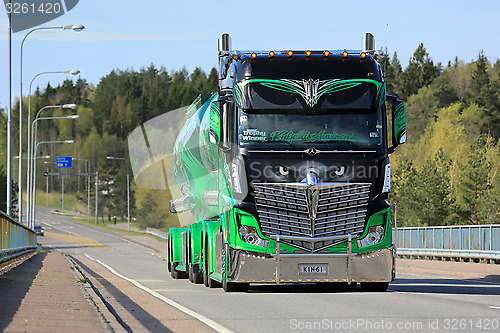 Image of Show Truck Mercedes-Benz Actros 2551  Highway Hero