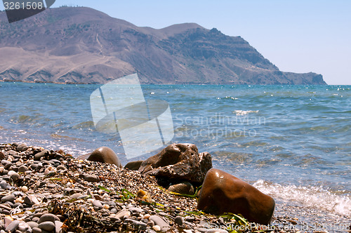 Image of boulder on the coastline