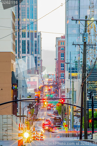 Image of Nashville Tenessee streets in the evening