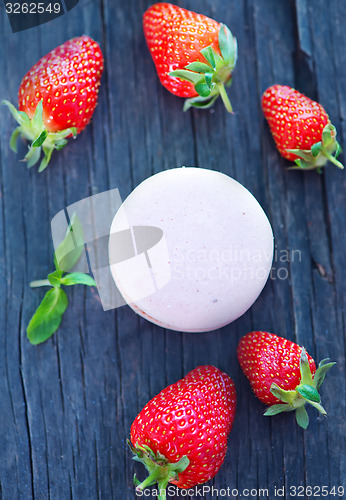 Image of strawberry macaroons