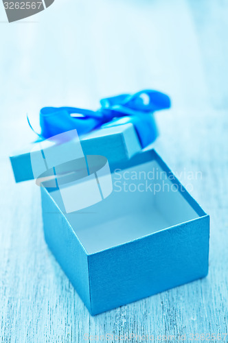 Image of box for present