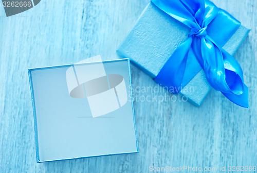 Image of box for present