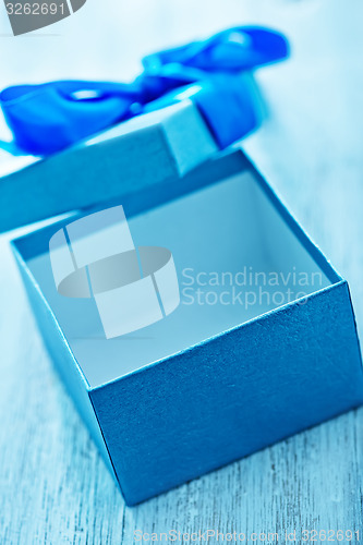 Image of box for present