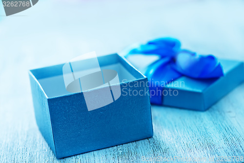 Image of box for present