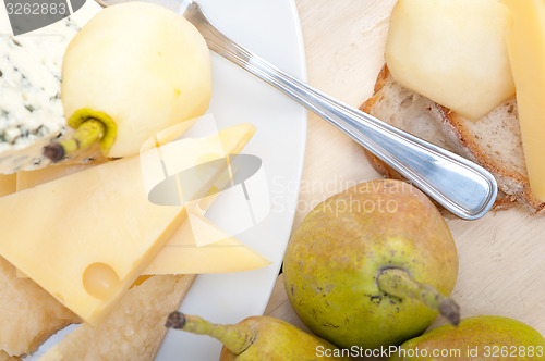 Image of fresh pears and cheese