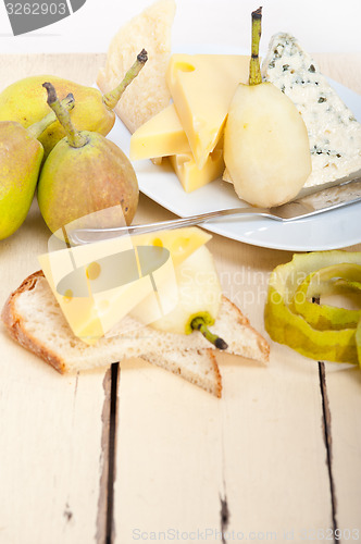 Image of fresh pears and cheese