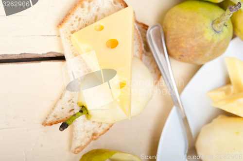 Image of fresh pears and cheese