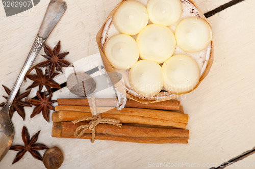 Image of vanilla and spice cream cake dessert