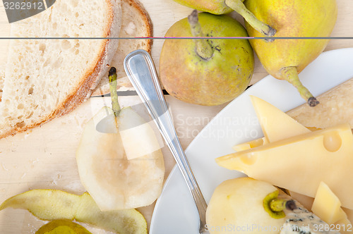 Image of fresh pears and cheese