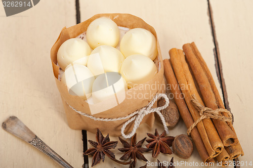 Image of vanilla and spice cream cake dessert