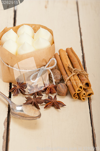 Image of vanilla and spice cream cake dessert