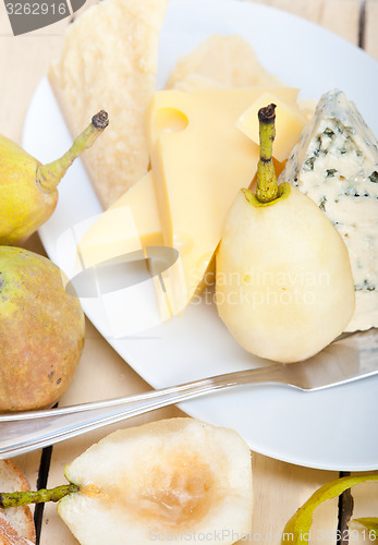 Image of fresh pears and cheese