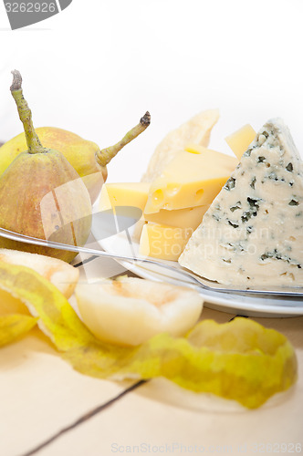 Image of fresh pears and cheese