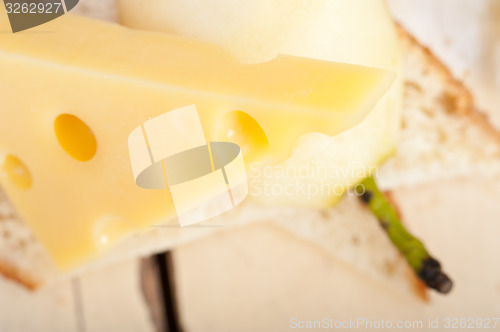 Image of fresh pears and cheese