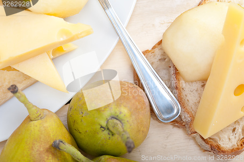 Image of fresh pears and cheese