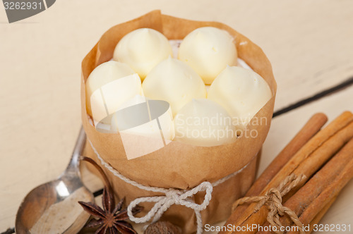 Image of vanilla and spice cream cake dessert