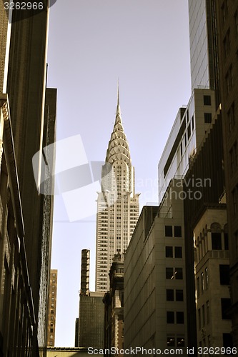 Image of Chrysler building from 5th avenue