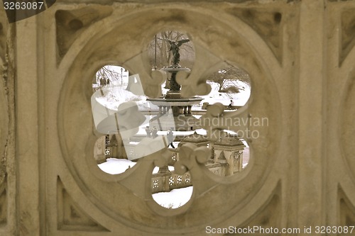 Image of Bethesda Fountain from a hole