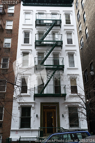 Image of Wait and green building