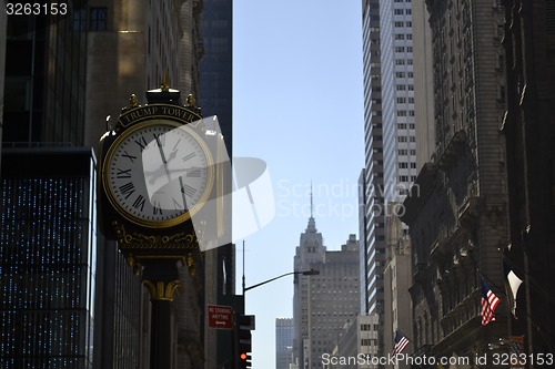 Image of Checking the time on the 5th avenue