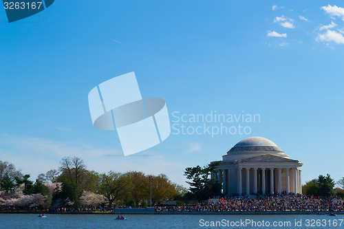 Image of Thomas Jefferson Memorial with people