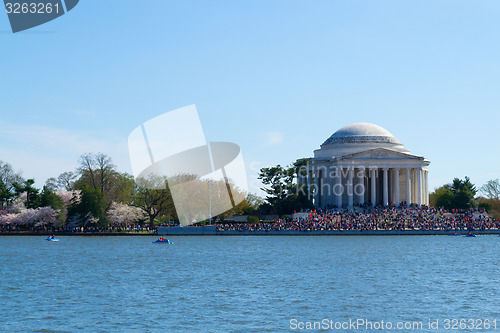 Image of Crowded Thomas Jefferson Memorial