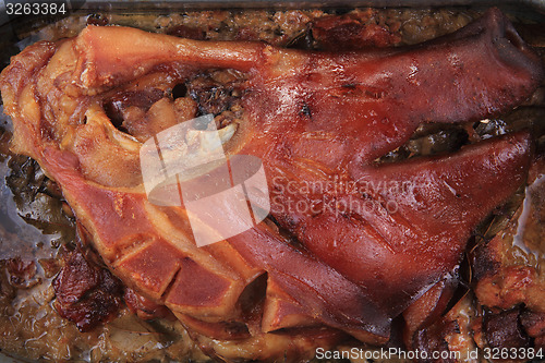 Image of roasted pig head 